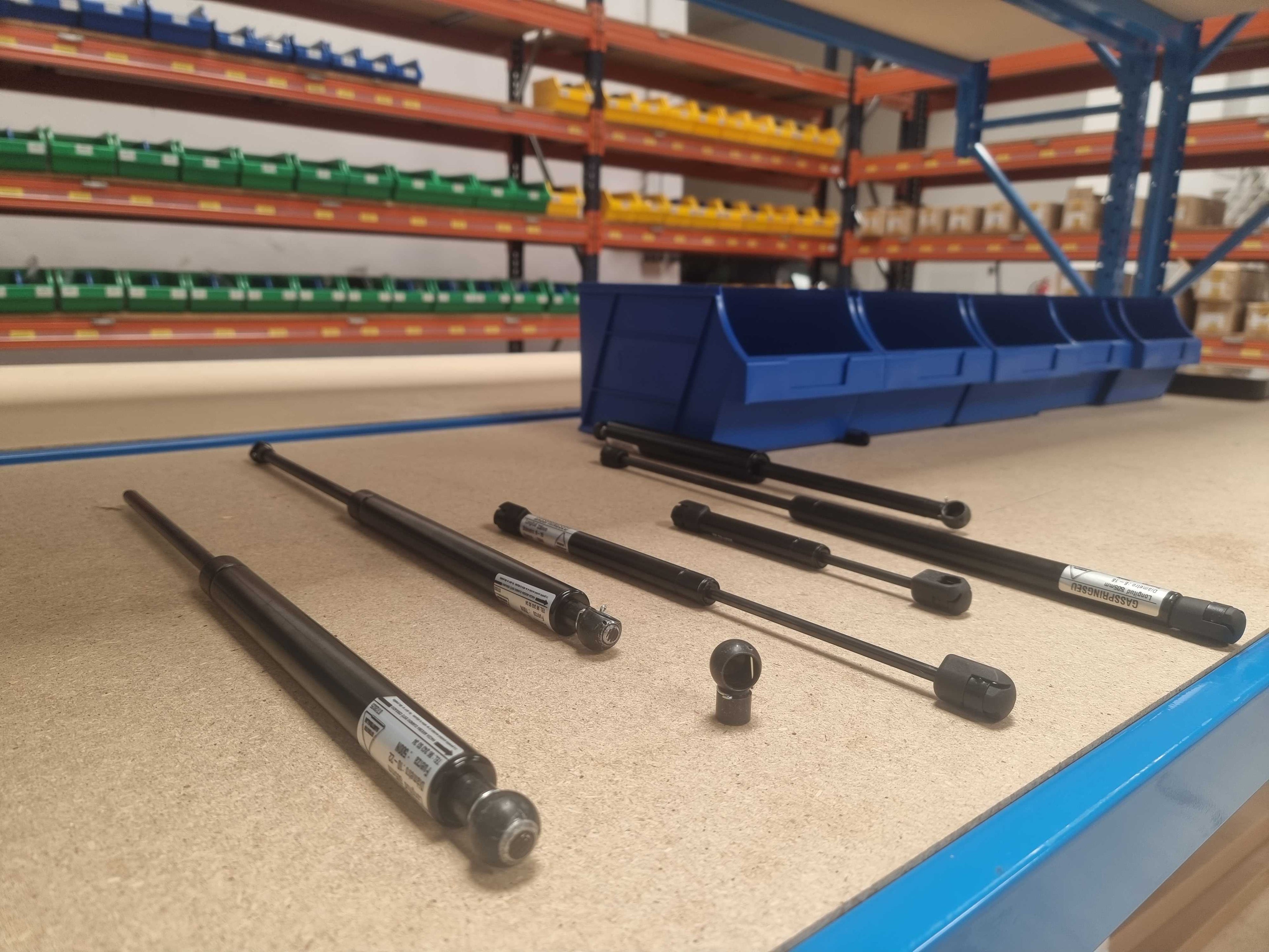 Tienda de Resortes de Gas y Amortiguadores de Gas Valencia